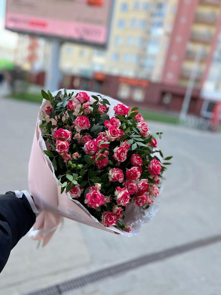 Corporate meeting room with carefully timed floral arrangements that maintain elegance throughout business hours